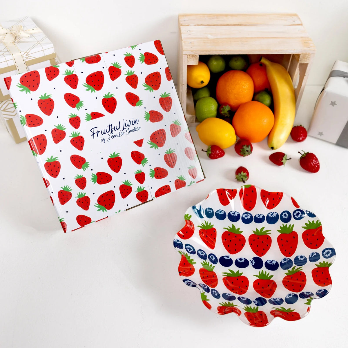 Fruitful Livin' - Strawberries 9.25" Glass Bowl